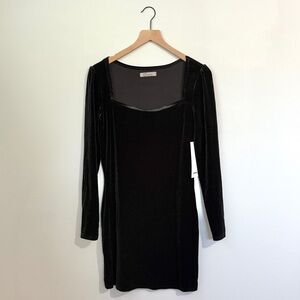Elegant Long Sleeve Black Velvet Dress